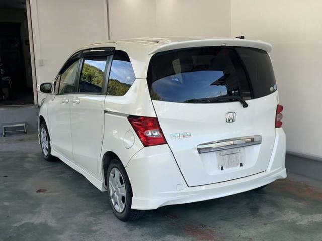 2009 Honda FREED — фото 2