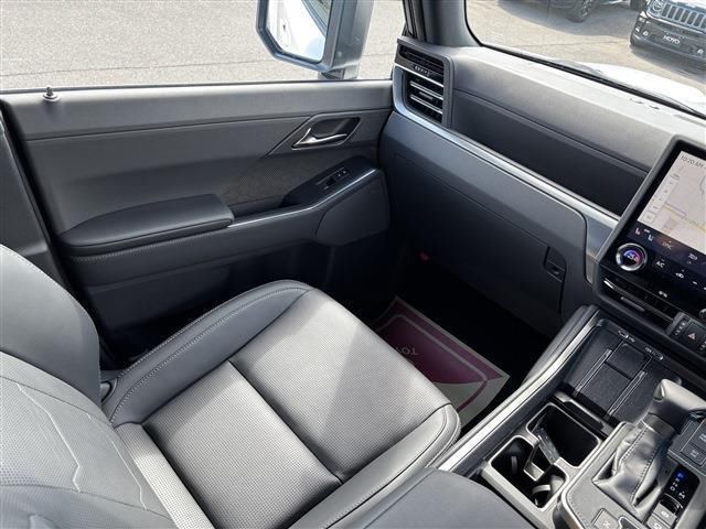 صورة 4 لـ 2025 Lexus GX