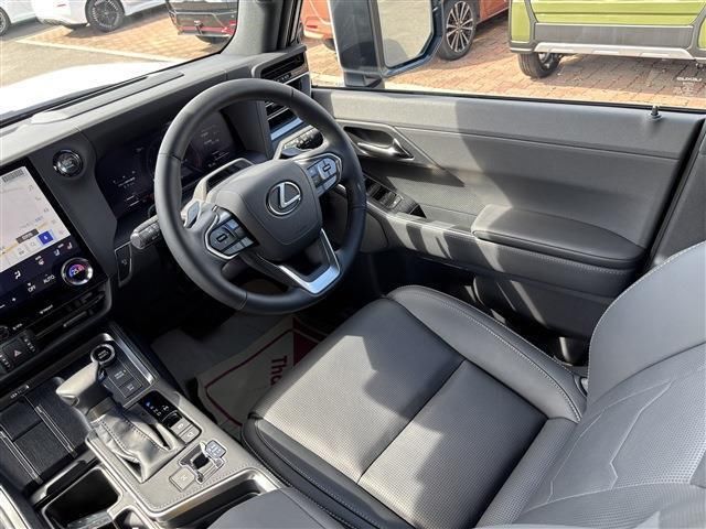 صورة 3 لـ 2025 Lexus GX