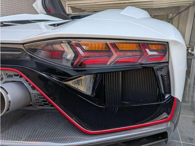 2022 Lamborghini AVENTADOR ROADSTER — миниатюра 11