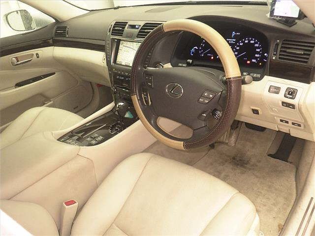 2007 Lexus LS photo 3