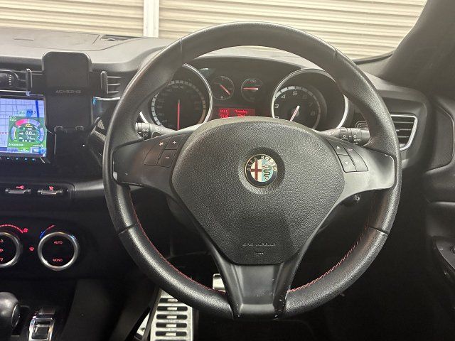 2012 ALFA Romeo GIULIETTA — миниатюра 19