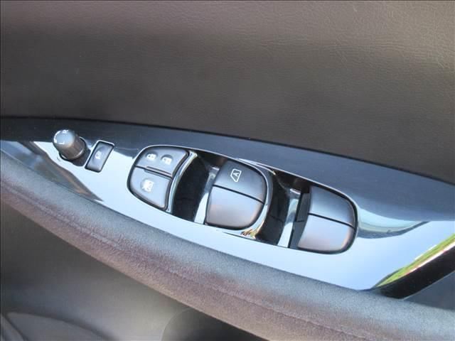 2012 Nissan LEAF — миниатюра 9