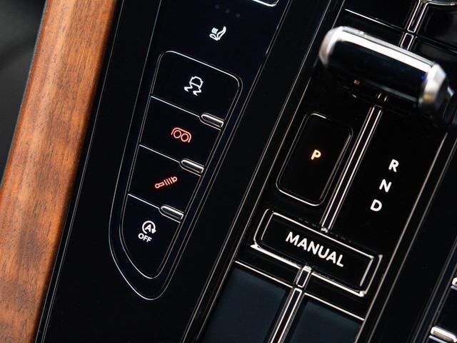 2024 Aston Martin DB12 — миниатюра 4