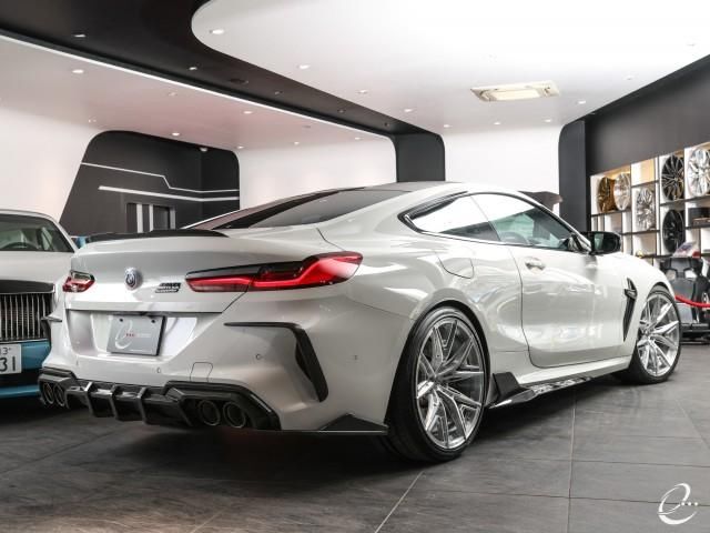 2022 BMW M8 — фото 2