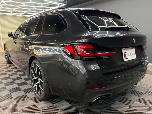 2022 BMW 5 SERIES — фото 9