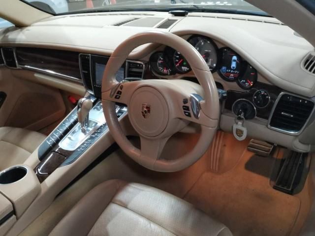 2010 Porsche PANAMERA — миниатюра 3