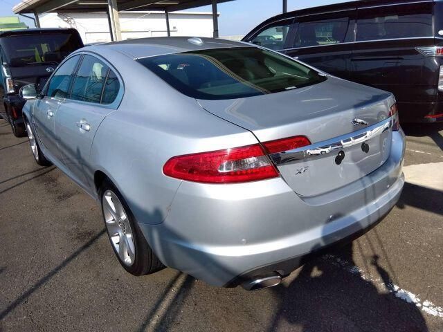 2011 Jaguar XF 照片 2