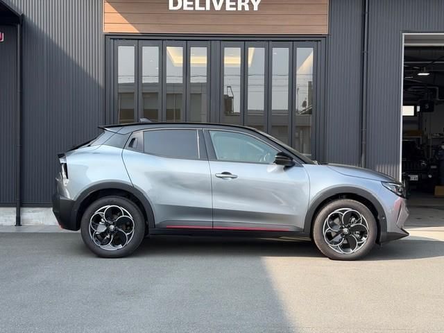 2025 ALFA Romeo JUNIOR 照片 3