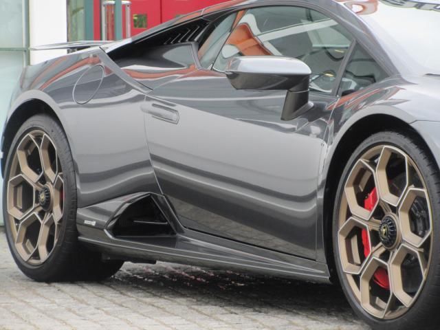 2026 Lamborghini HURACAN — миниатюра 5