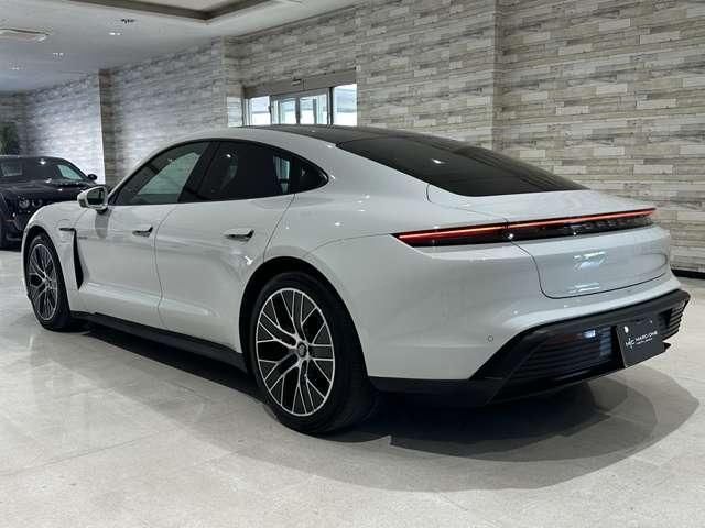 2021 Porsche TAYCAN — миниатюра 2