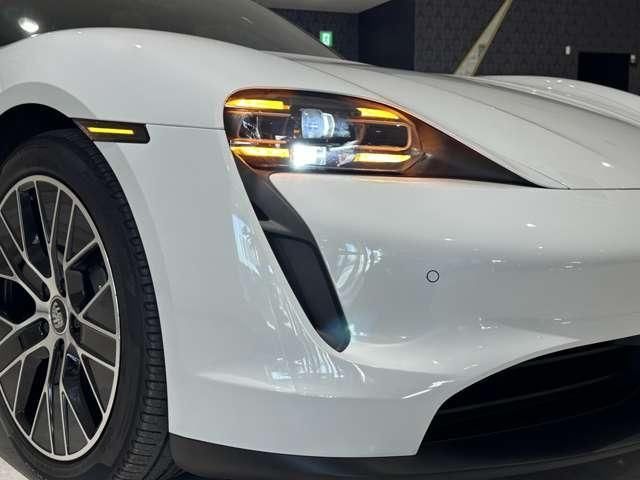 2021 Porsche TAYCAN — миниатюра 8
