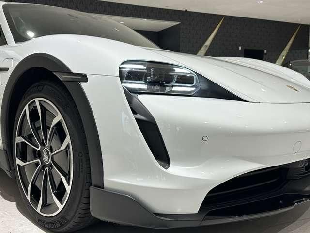 صورة 6 لـ 2023 Porsche TAYCAN CROSS TURISMO