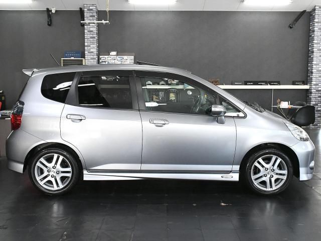 2005 Honda FIT photo 3