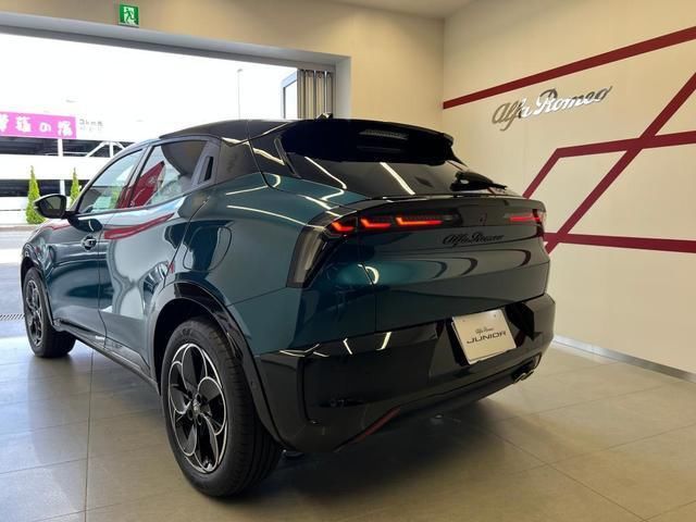 2025 ALFA Romeo JUNIOR 照片 3
