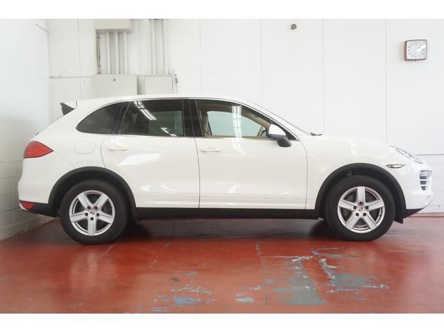 2011 Porsche CAYENNE 缩略图 4