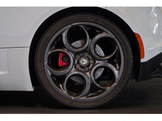 صورة 6 لـ 2015 ALFA Romeo 4C
