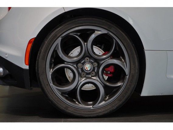 صورة 8 لـ 2015 ALFA Romeo 4C