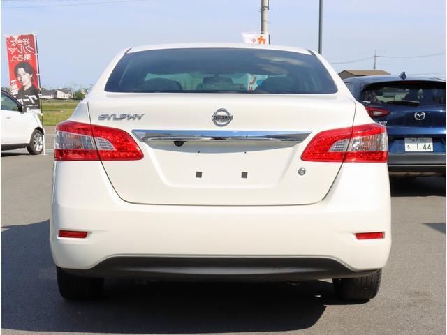 2013 Nissan SYLPHY — фото 8