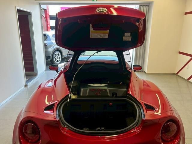 صورة 9 لـ 2015 ALFA Romeo 4C