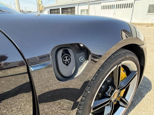 2021 Porsche TAYCAN thumbnail 8