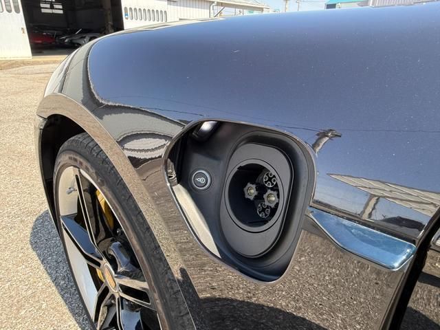 2021 Porsche TAYCAN thumbnail 9