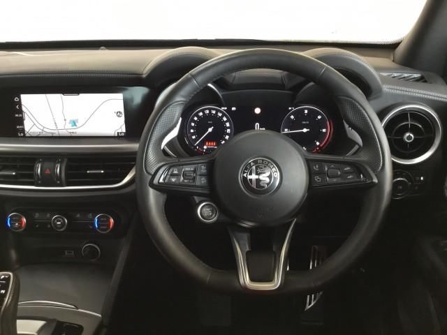 2023 ALFA Romeo STELVIO — миниатюра 9