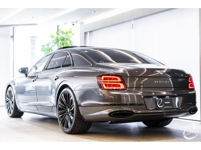 2024 Bentley FLYING SPUR photo 2