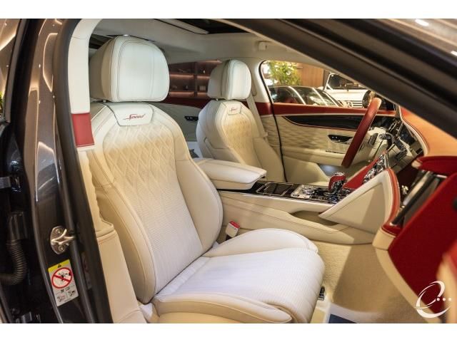 2024 Bentley FLYING SPUR photo 4