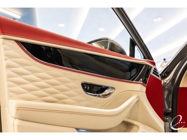 2024 Bentley FLYING SPUR photo 7