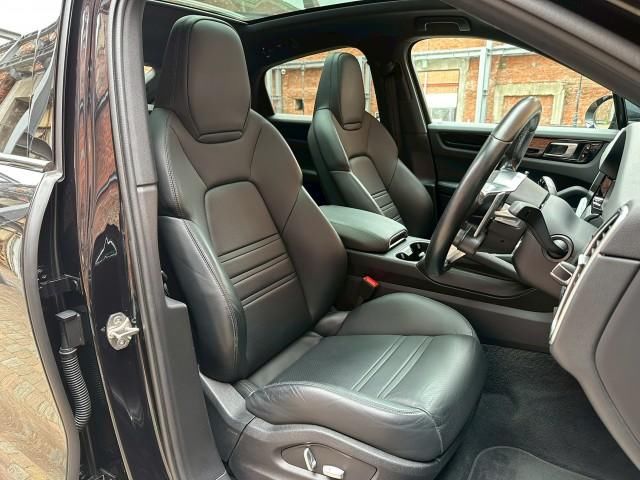 صورة 2 لـ 2021 Porsche CAYENNE COUPE