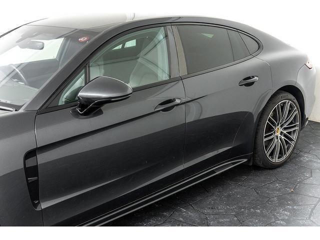صورة 8 لـ 2017 Porsche PANAMERA