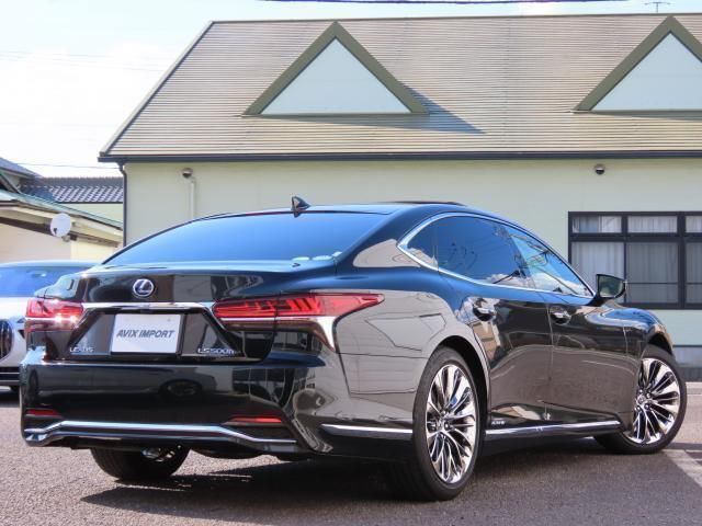 2018 Lexus LS photo 2