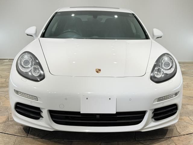 صورة مصغرة 2 لـ 2014 Porsche PANAMERA