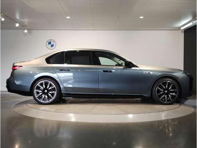 2025 BMW I7 — фото 4