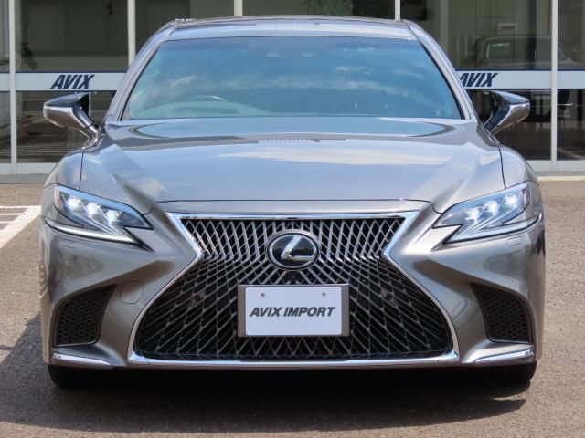 2017 Lexus LS photo 3