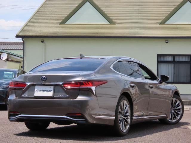 2017 Lexus LS photo 2