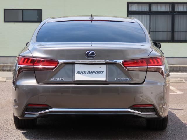 2017 Lexus LS photo 4