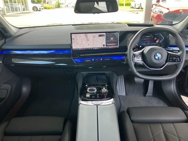 2024 BMW 5 SERIES — фото 3