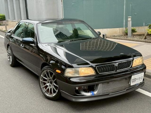 1995 Nissan LAUREL 照片 1