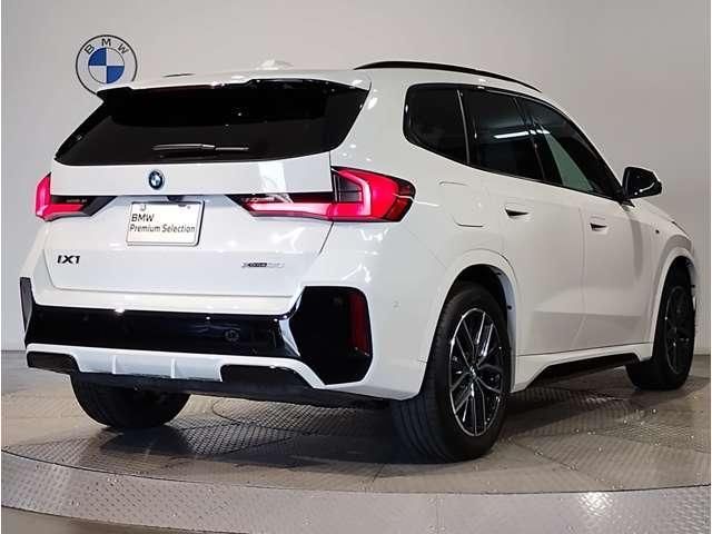 2025 BMW IX1 照片 2