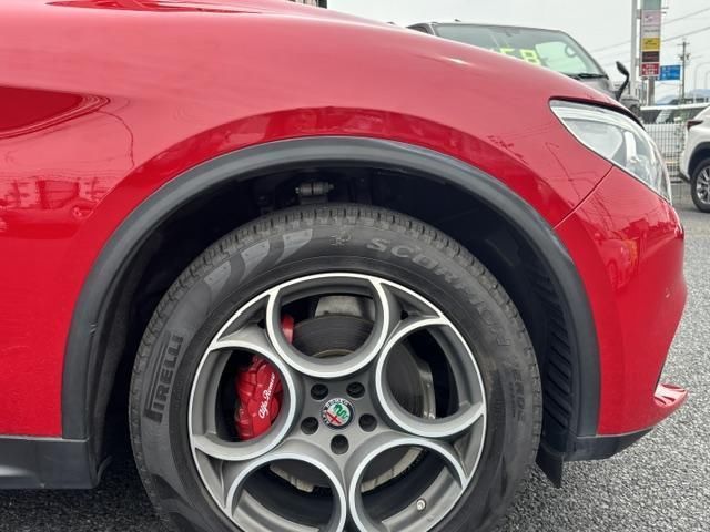 2020 ALFA Romeo STELVIO 缩略图 9