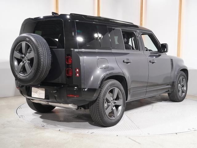 صورة 9 لـ 2025 LAND Rover DEFENDER