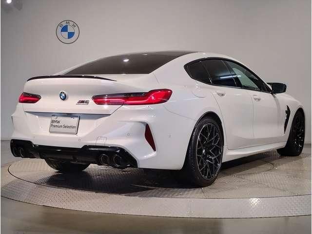 2021 BMW M8 — фото 2