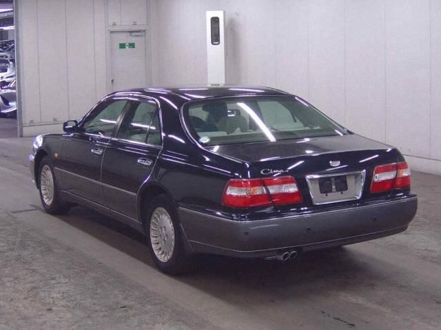 2000 Nissan CIMA — фото 2