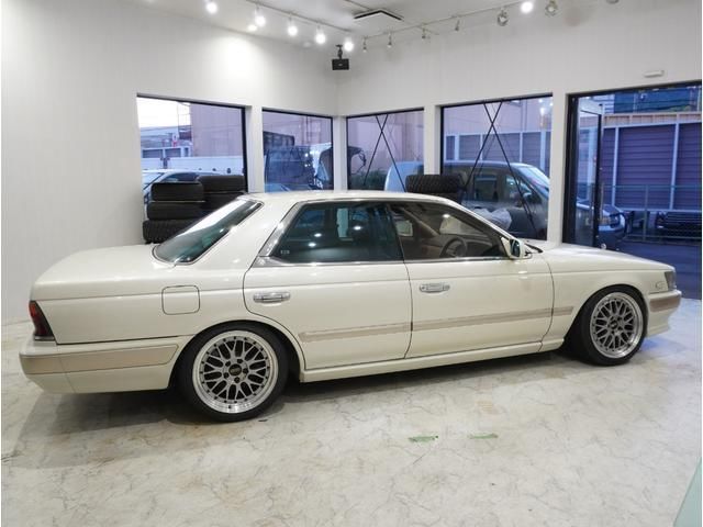 1990 Nissan LAUREL 照片 3