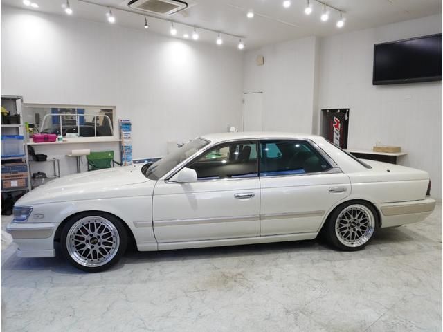 1990 Nissan LAUREL 照片 4