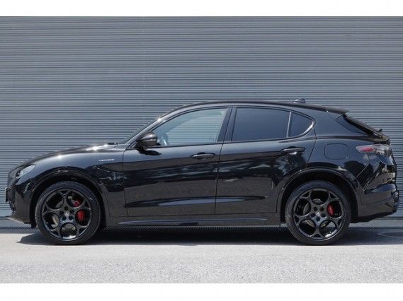 2023 ALFA Romeo STELVIO 照片 3
