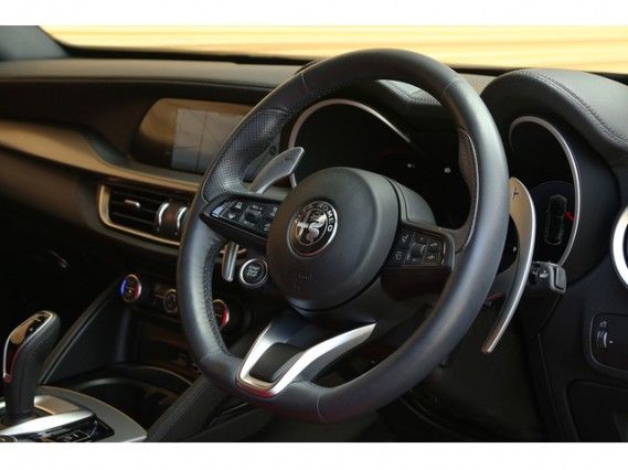 2023 ALFA Romeo STELVIO 照片 6