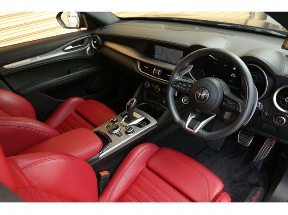 2023 ALFA Romeo STELVIO 照片 8